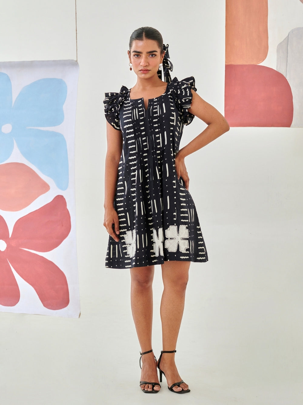 Black Abstract Print Short Dress With Ruffled Sleeves